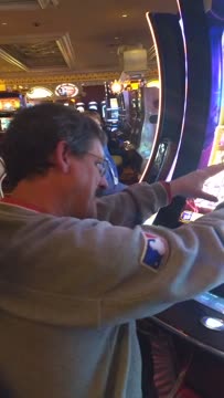 VID_20180406_215215095.mp4