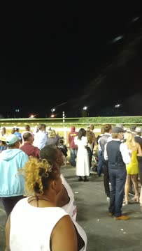 VID_20190914_215911650.mp4